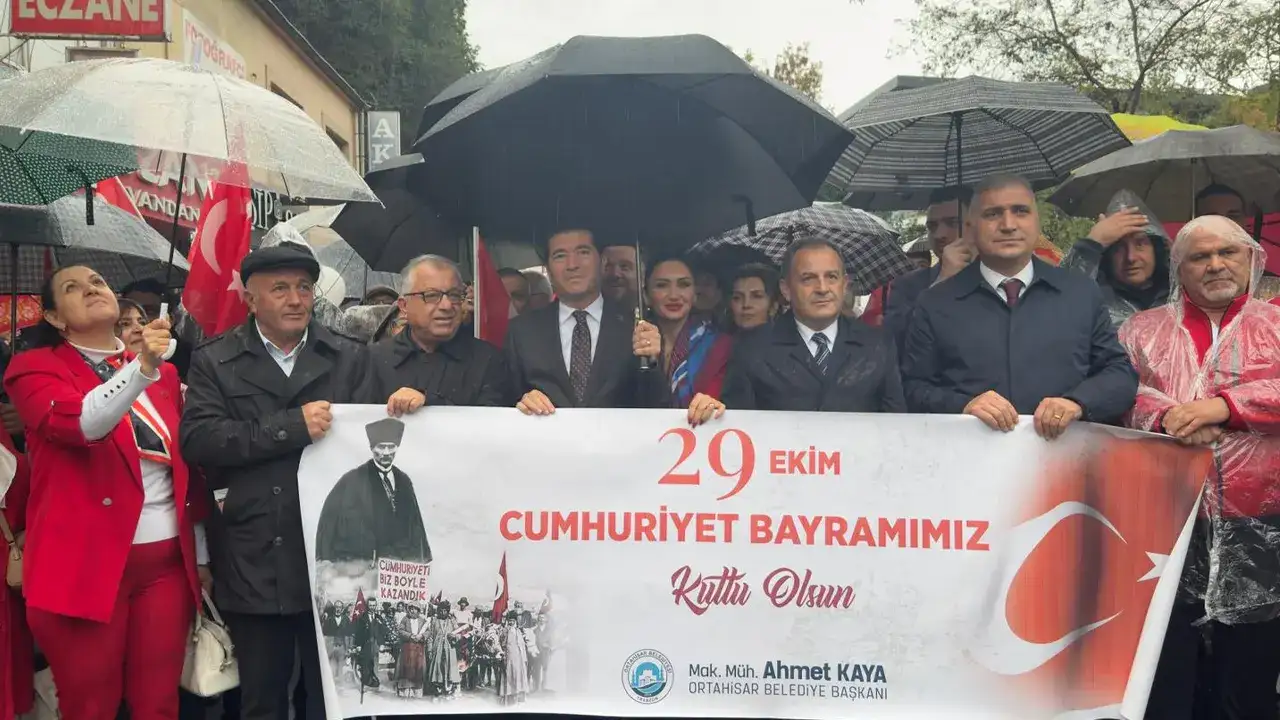 trabzonda-yuzlerce-kisi-cumhuriyet-icin-yurudu