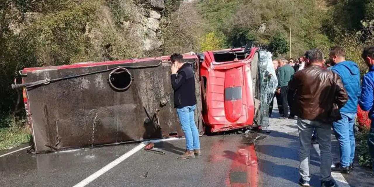 trabzonda-itfaiye-araci-devrildi