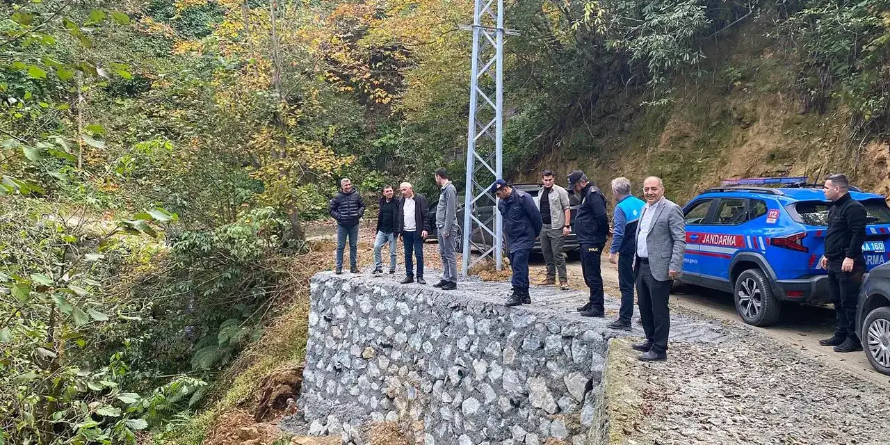 artvinde-vali-koyleri-ziyaretetti