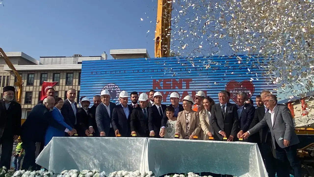 trabzonda-temel-atildi-kent-meydani-projesine-start-verildi