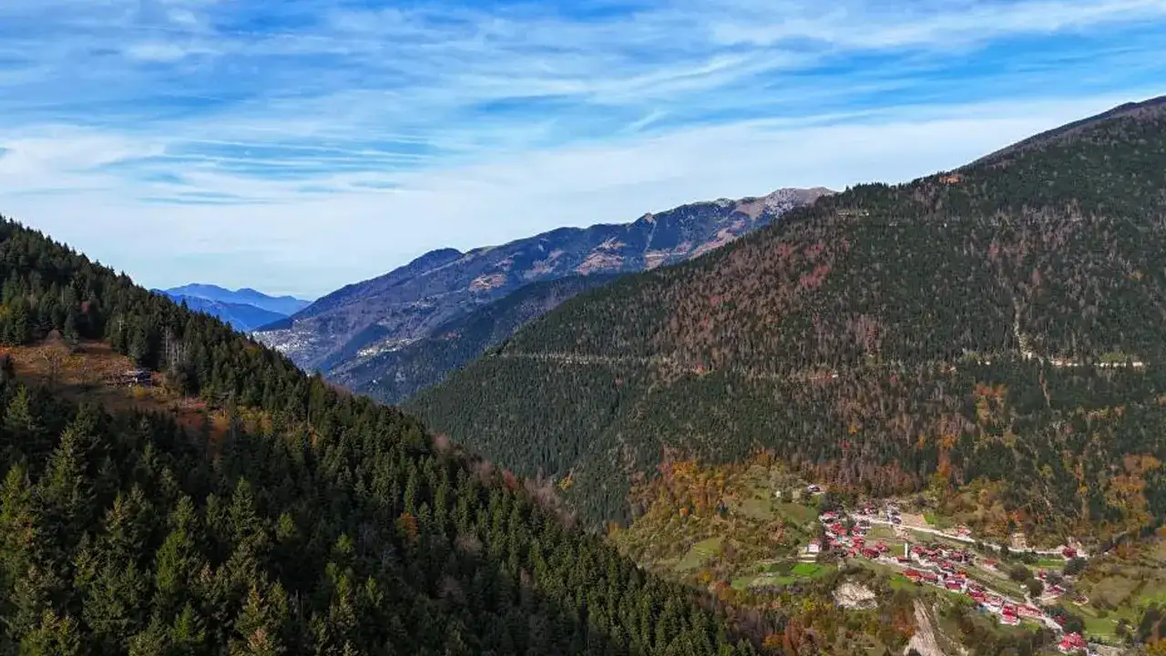 trabzonun-incisi-uzungolde-sonbahar-renkleri-gorenleri-hayran-birakiyor