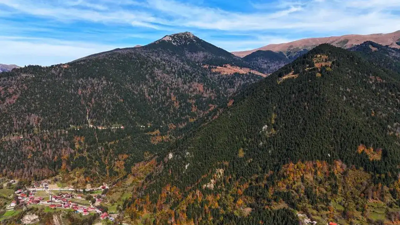 trabzonun-incisi-uzungolde-sonbahar-renkleri-gorenleri-hayran-birakiyor