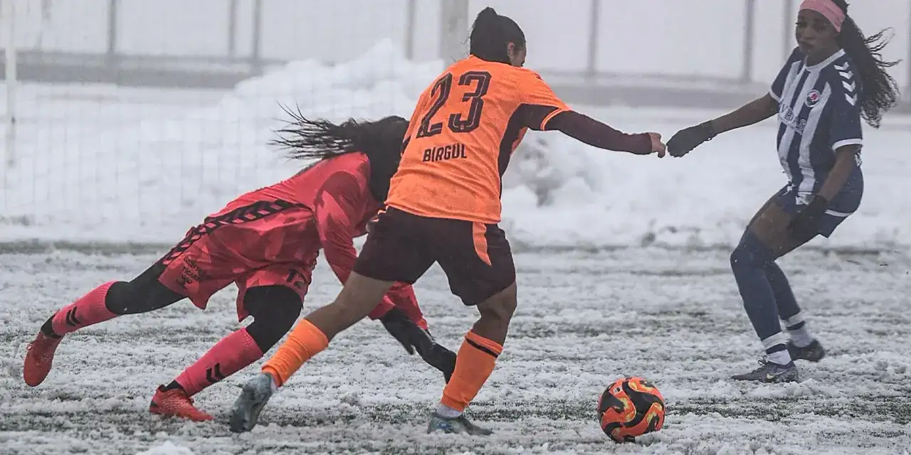 kadin-futbol-takimi-aaa