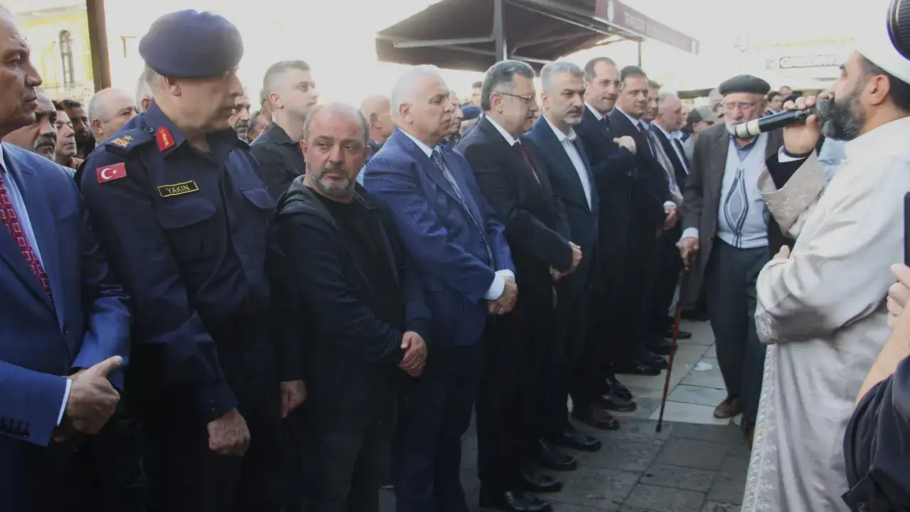 gazeteci-ozgur-ozdemirin-babasi-hasan-ozdemir-son-yolculuguna-ugurlandi