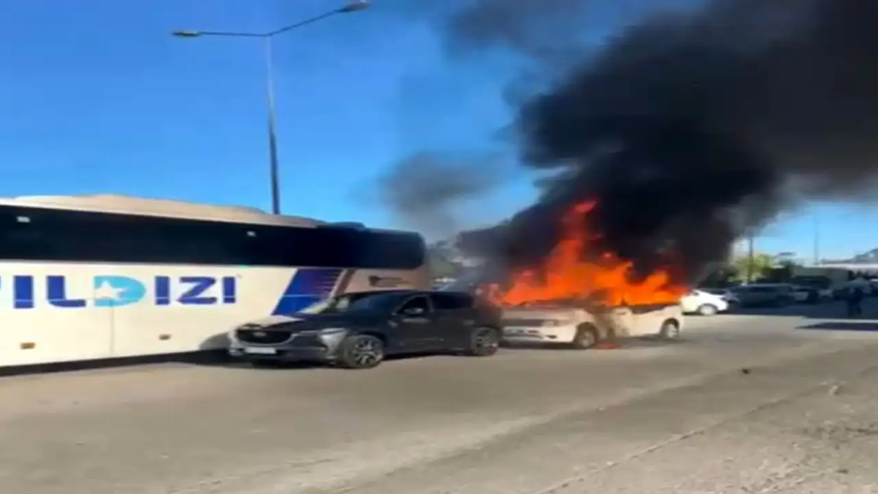 artvin-araba-yangini