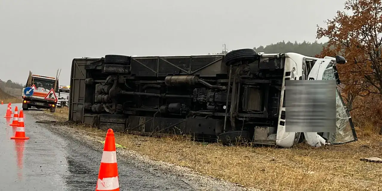 konyada-okul-servisi-devrildi