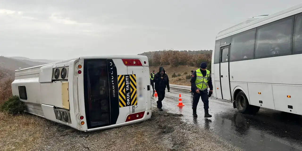 konyada-okul-servisi-devrildi