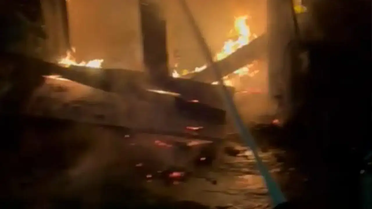 rizede-3-katli-binada-yangin-panigi