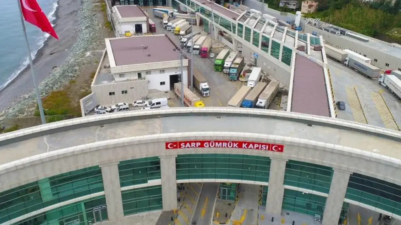 artvinde-tir-trafigi-rekor-kirdi