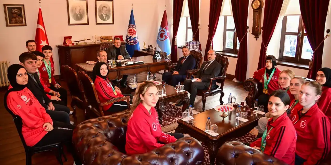 baskan-genc-kungufu-sampiyonlarini-agirladi