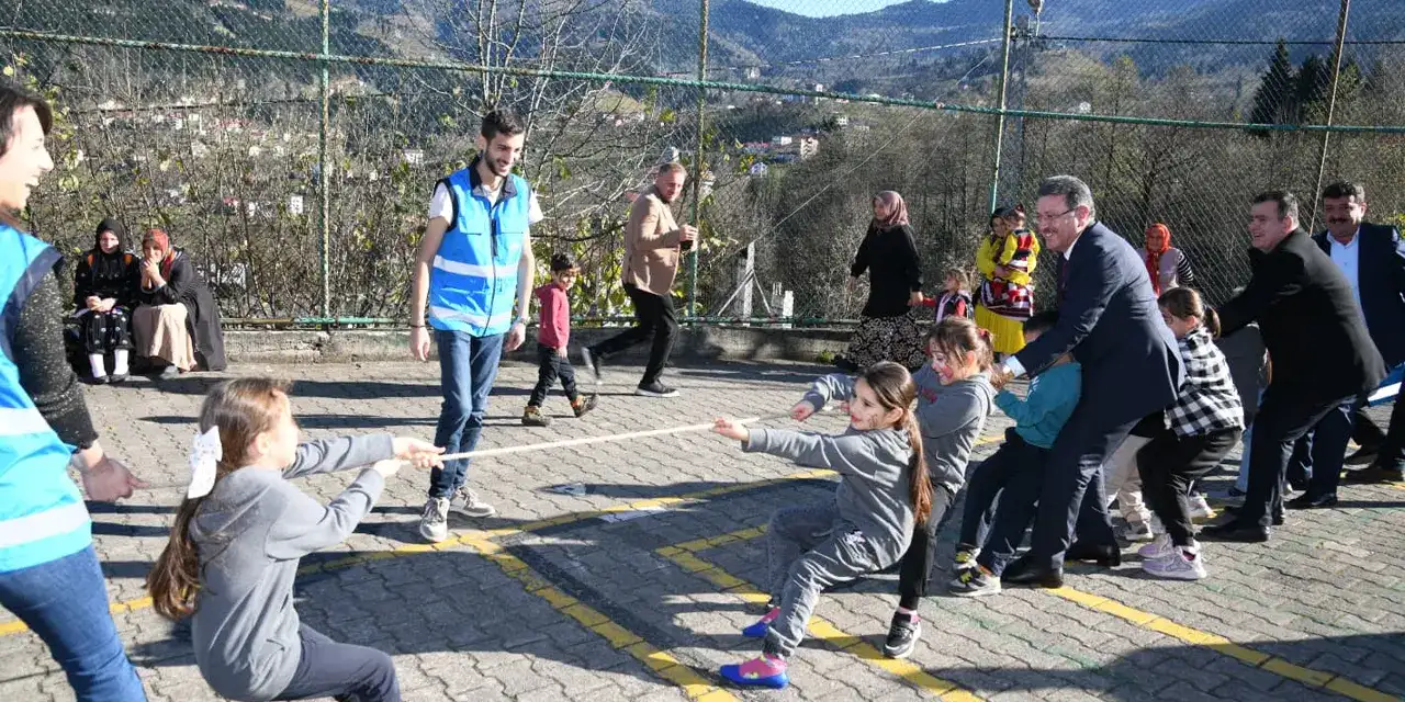 baskan-genc-ogrencileri-sevindirdi