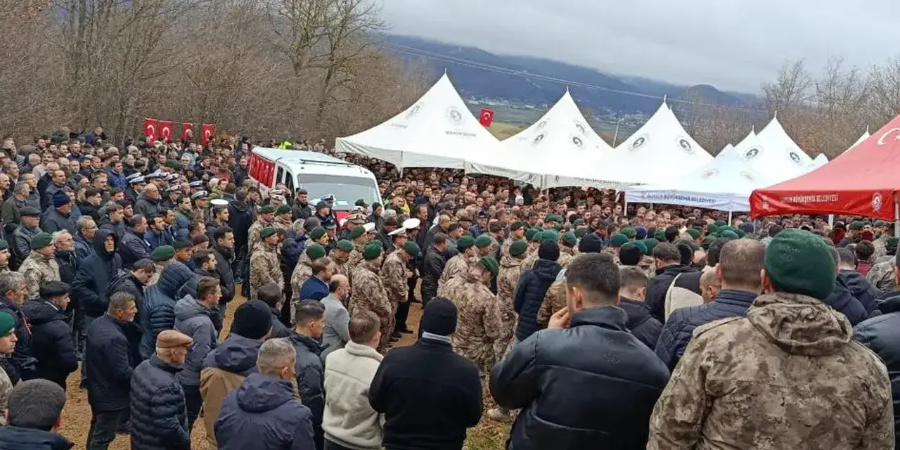 sehit-polis-memuru-emre-albayrak-son-yolcuuguna-ugurlandi