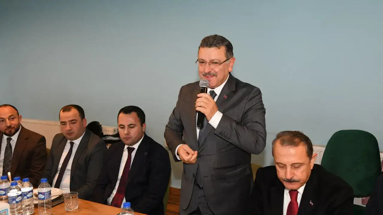 baskan-genc-muhtarlarla-bir-araya-geldi