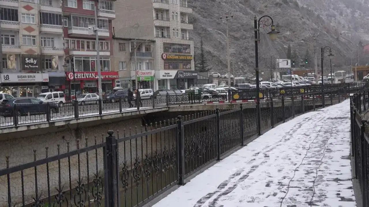 gumushane-mevsimin-ilk-kari-yagdi