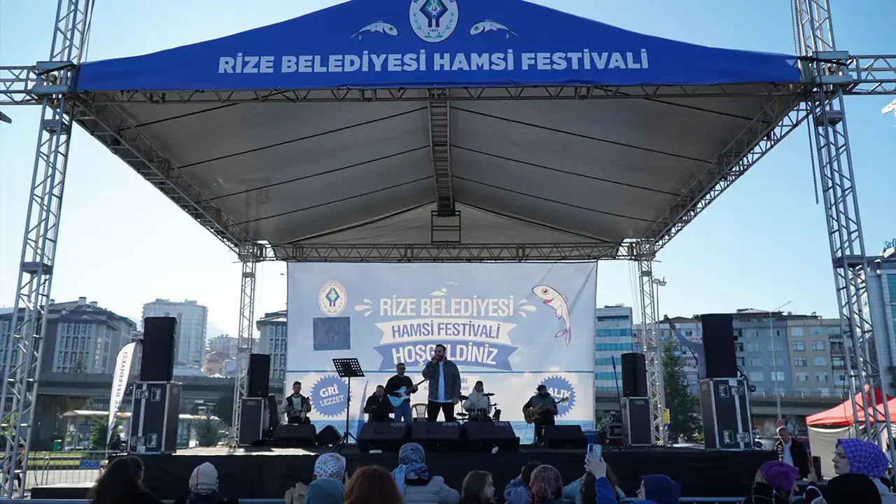 rizede-2-ton-hamsi-tuketildi