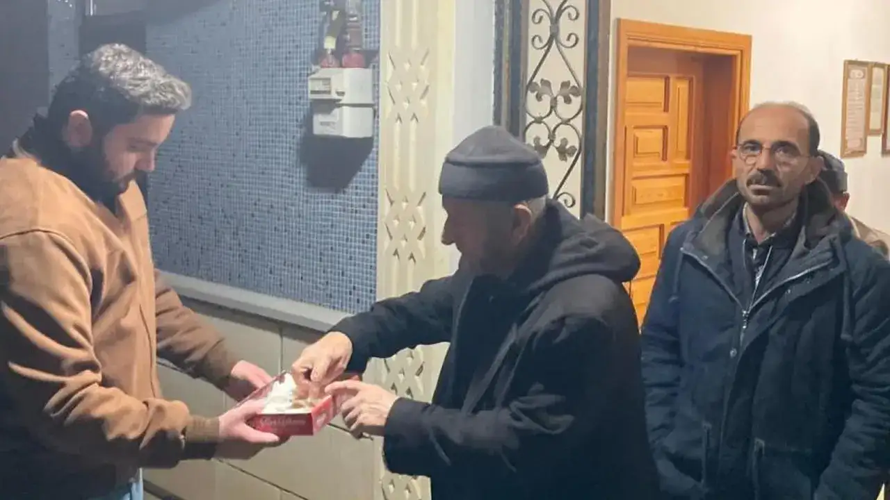 bayburtta-imamlar-lokma-agitti