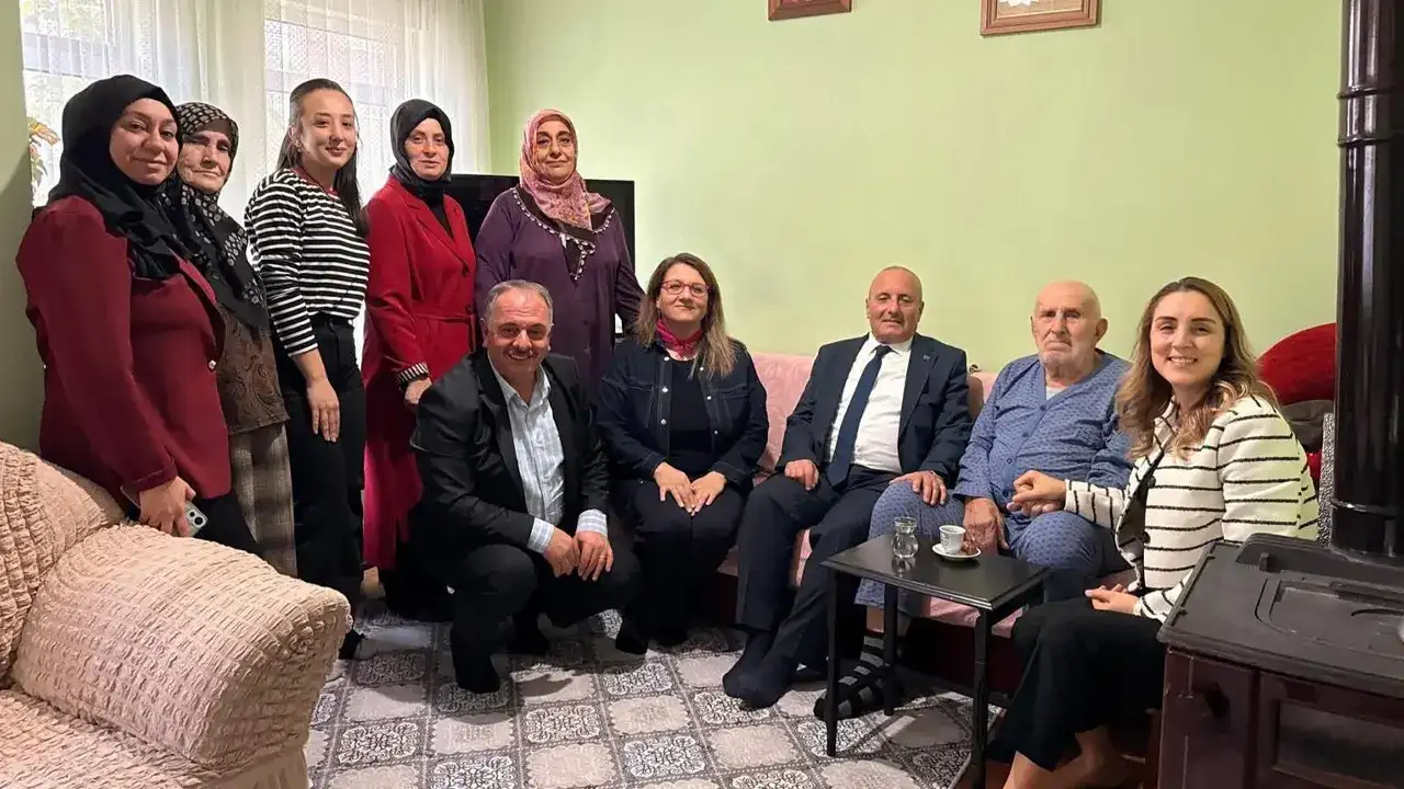 trabzonda-ak-partiden-sahada-yogun-calisma