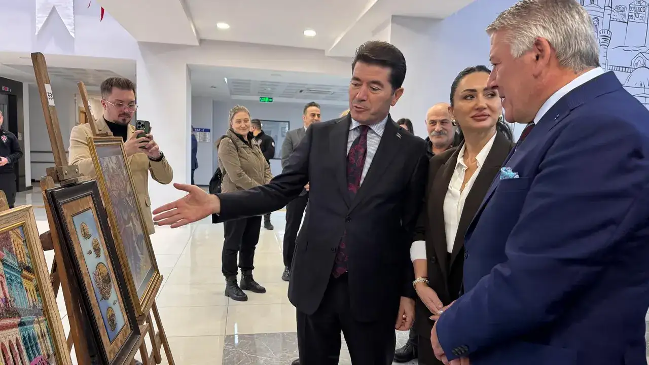 ortahisar-belediyesinden-universite-ogrencilerine-burs-icin-anlamli-sergi