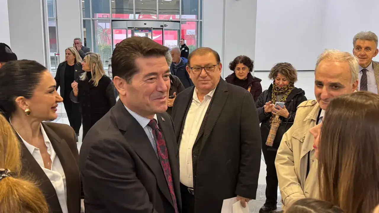 ortahisar-belediyesinden-universite-ogrencilerine-burs-icin-anlamli-sergi