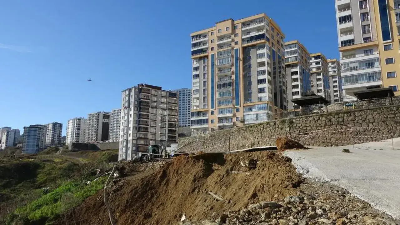 trabzonda-kacak-hafriyat-sahasinda-heyelan-alarmi