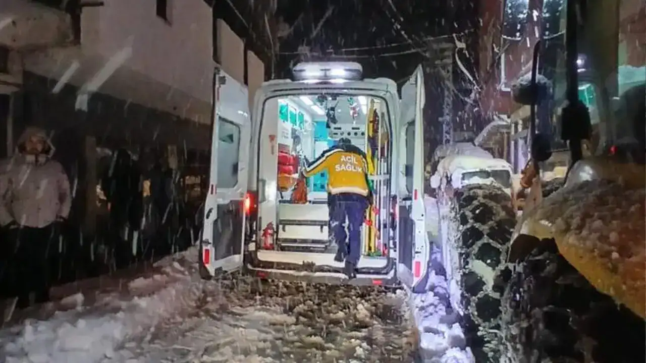 giresunda-kar-esir-etti-521-koy-yolunda-ulasim-yok