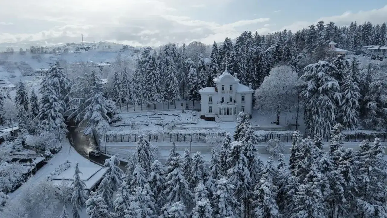 trabzon-kar-yagisi-ile-bembeyaz-oldu