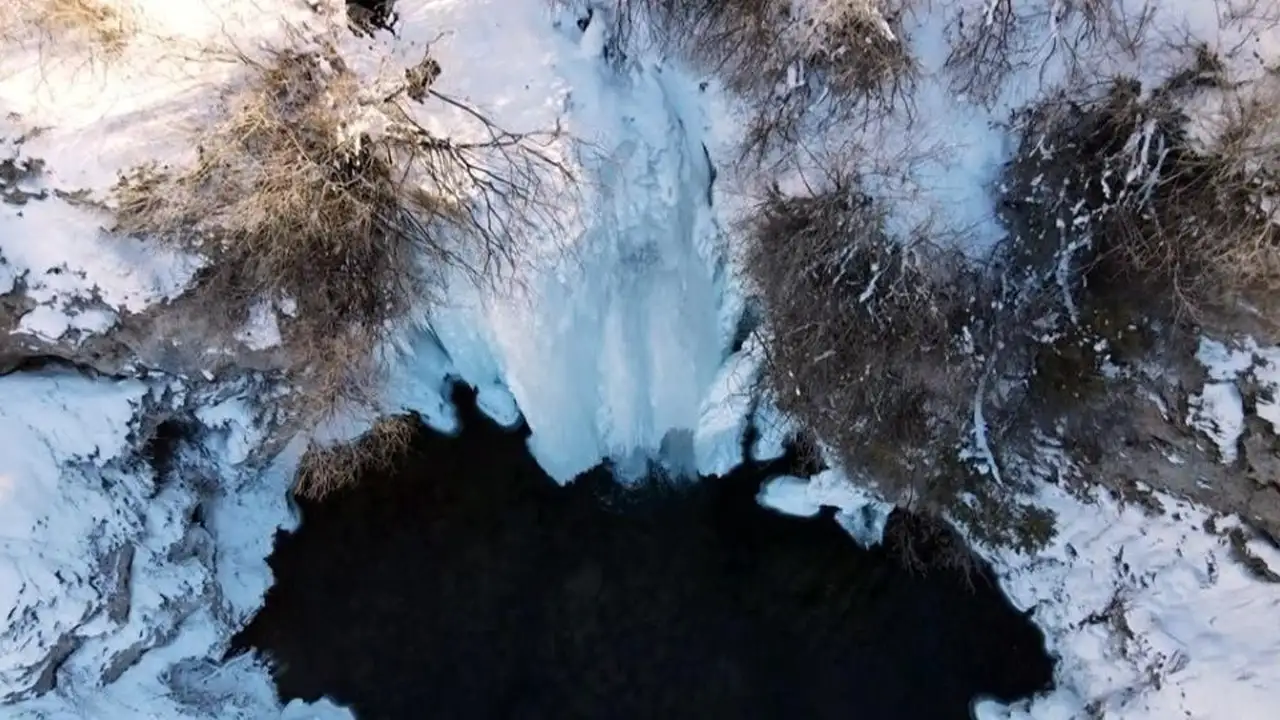 bayburtta-buzdan-gorsel-solen-sirakayalar-selalesi-hayran-birakti