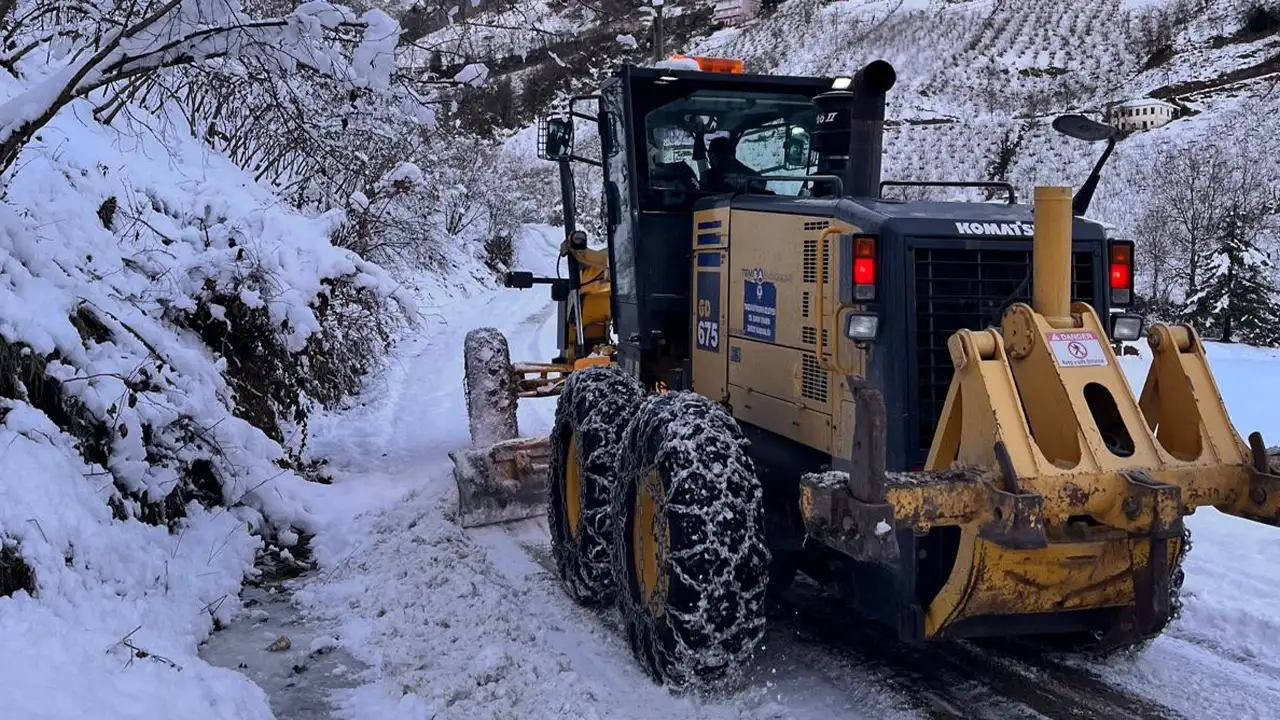 buyuksehir-ekipleri-kapali-yol-birakmadi-18-ilcede-ulasim-acik