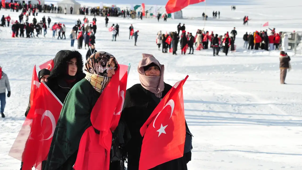 sarikamis-sehitleri-55-kilometrelik-yuruyusle-anildi