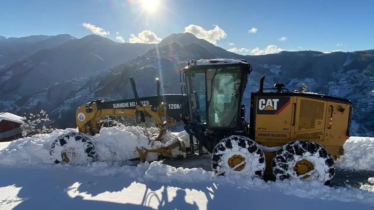 surmenede-karla-mucadeleden-asfalta-hafta-boyunca-kesintisiz-calisma