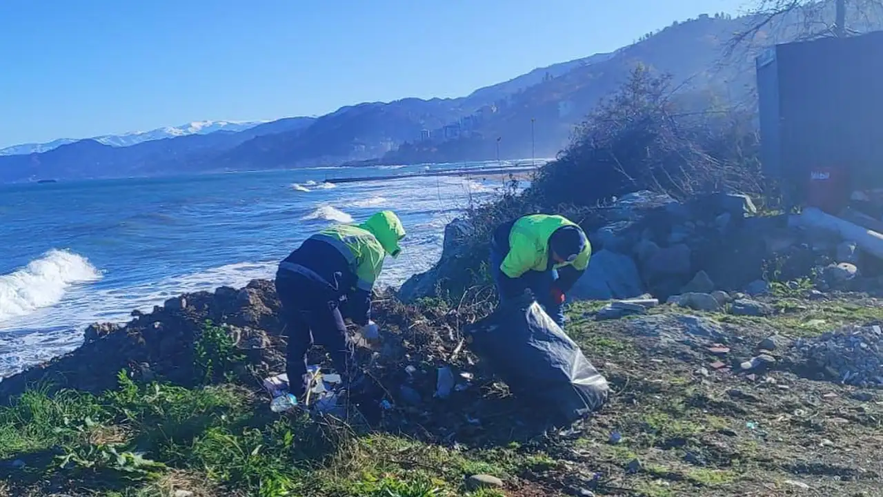 surmenede-karla-mucadeleden-asfalta-hafta-boyunca-kesintisiz-calisma