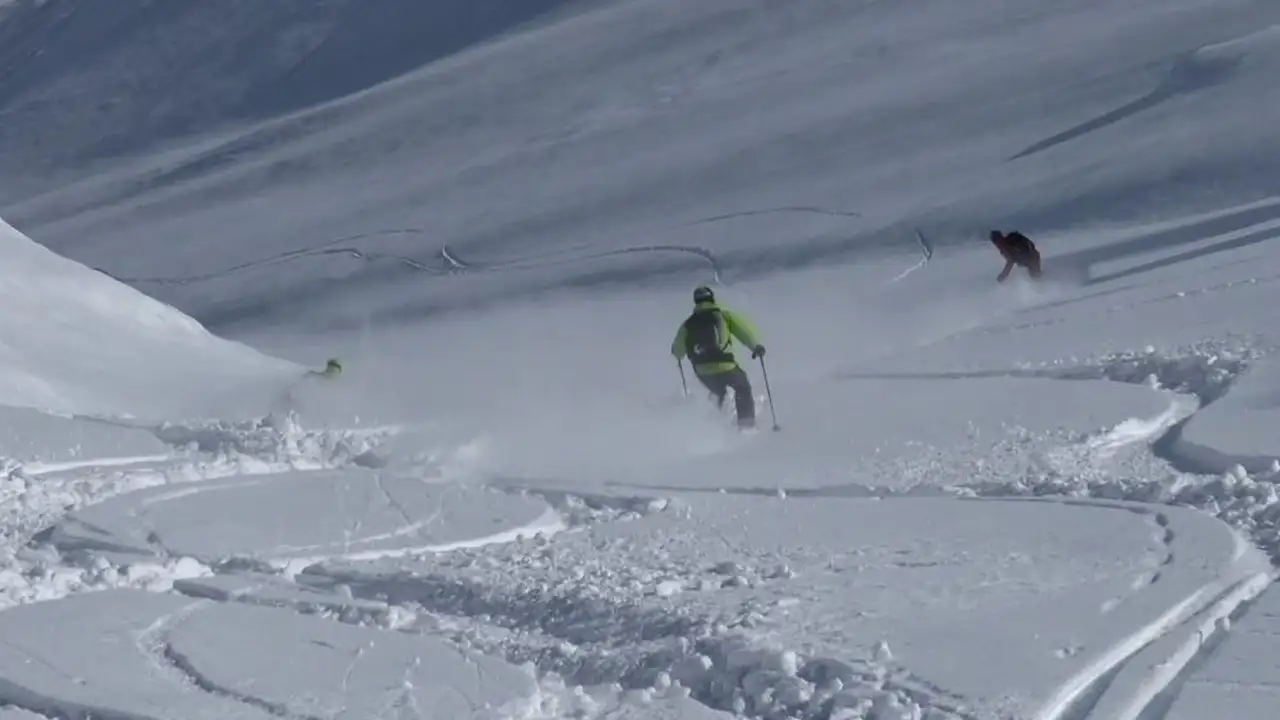 turkiyede-sadece-rizede-yapiliyor-kackar-daglarinda-heliski-sezonu-basladi