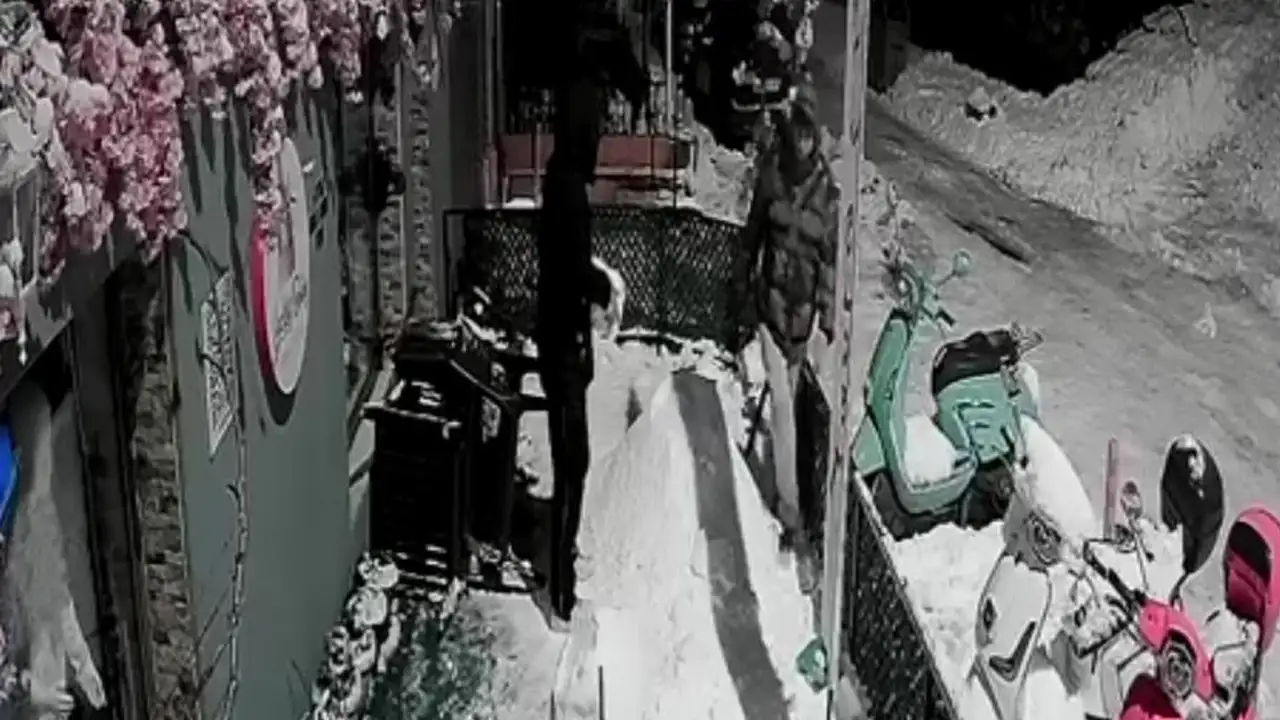 zonguldakta-kardan-adama-sarkintilik-iftirasi-atip-saldirdilar-o-anlar-kamerada