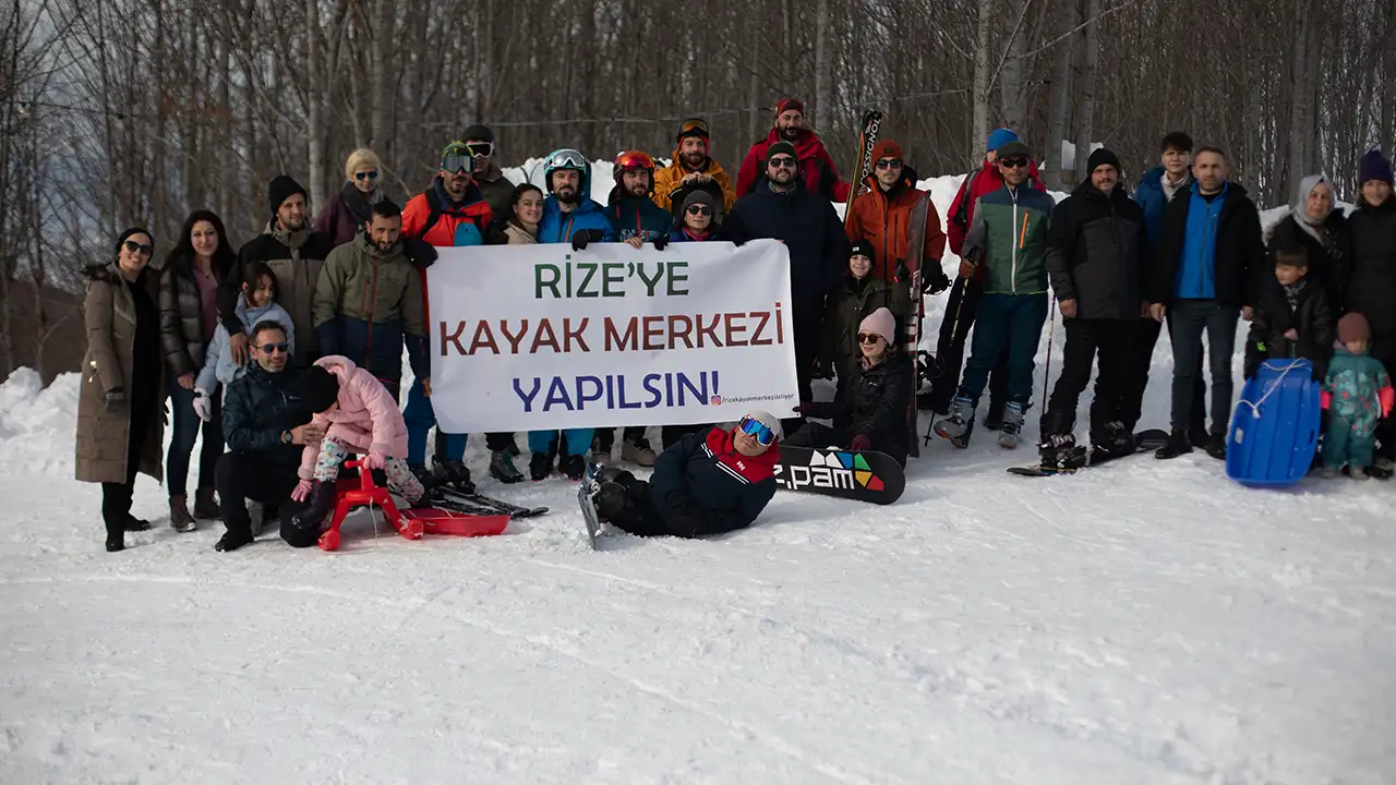 handuzu-yaylasinda-essiz-manzara-hem-denizi-gorduler-hem-kayak-yaptilar