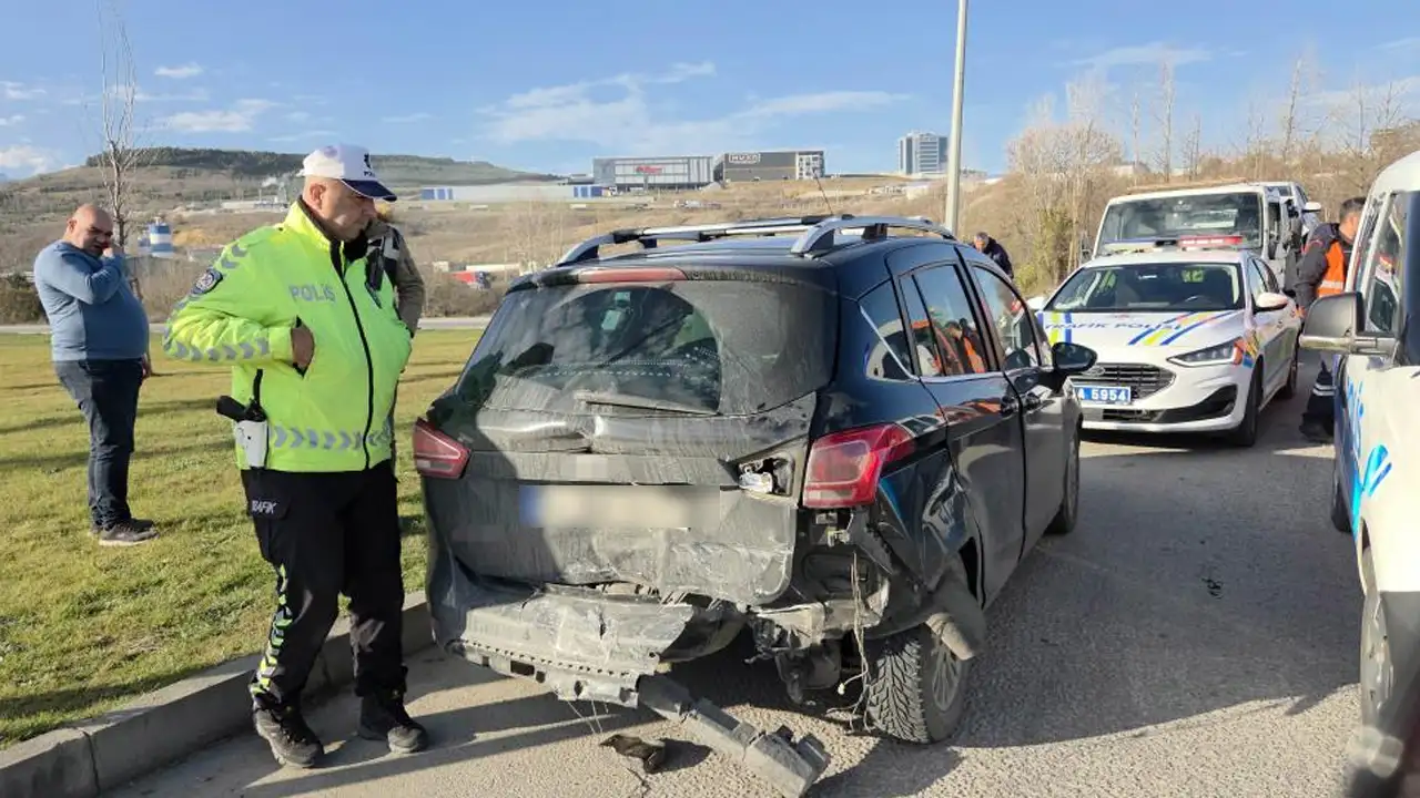 trabzona-getirilen-sifir-arac-ilk-yolculugunda-samsunda-kaza-yapti-arac-hurdaya-dondu