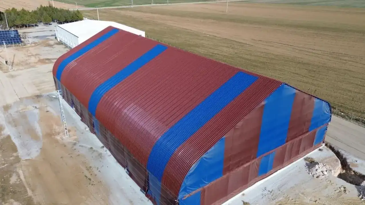 bize-her-yer-trabzon-aksaraydaki-bu-koy-bordo-maviye-burundu