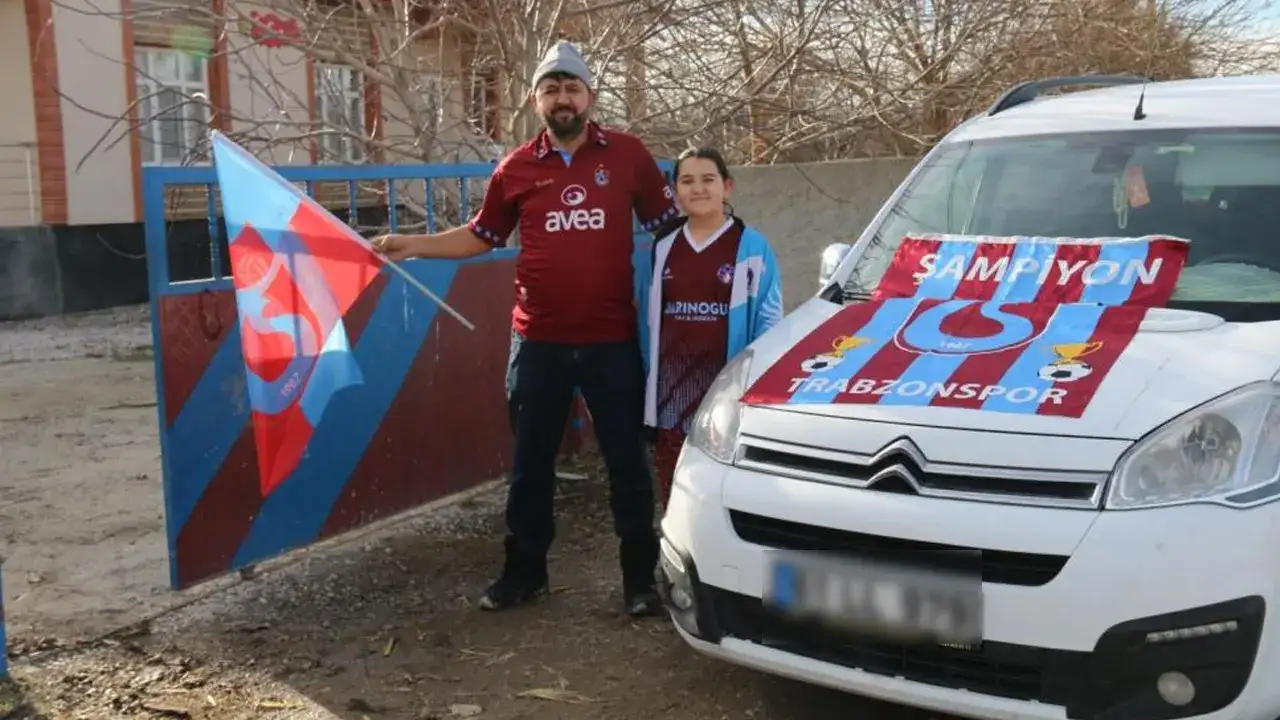 bize-her-yer-trabzon-aksaraydaki-bu-koy-bordo-maviye-burundu