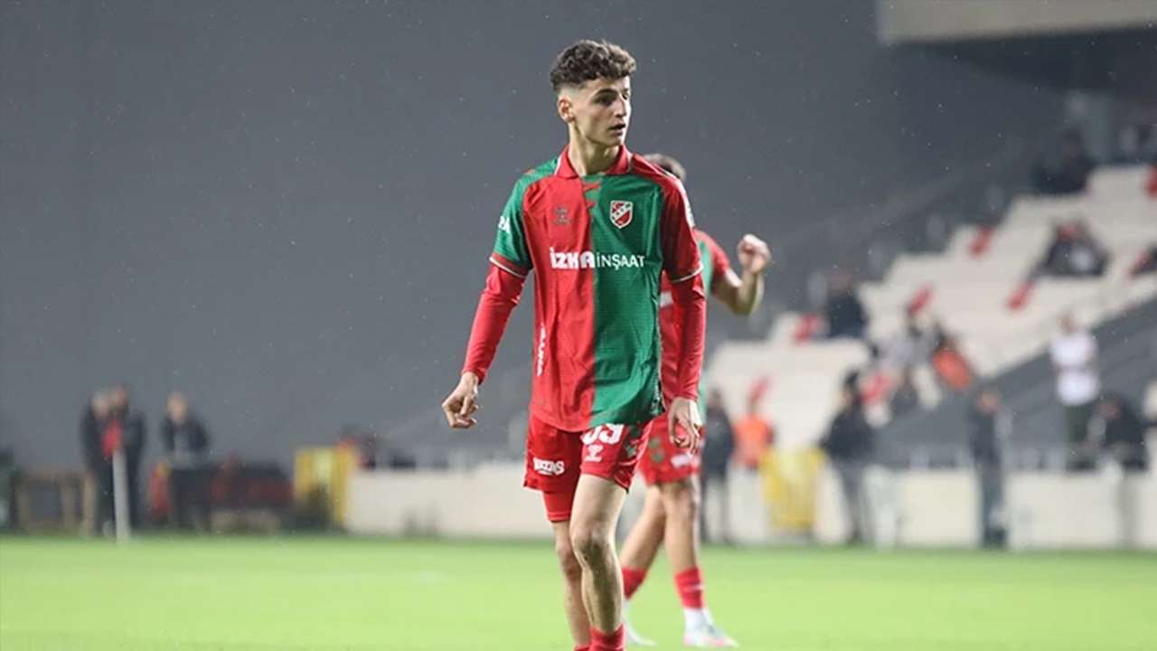 trabzonspor-masadan-kalkmisti-karsiyaka-teknik-direktoru-transferin-detaylarini-paylasti