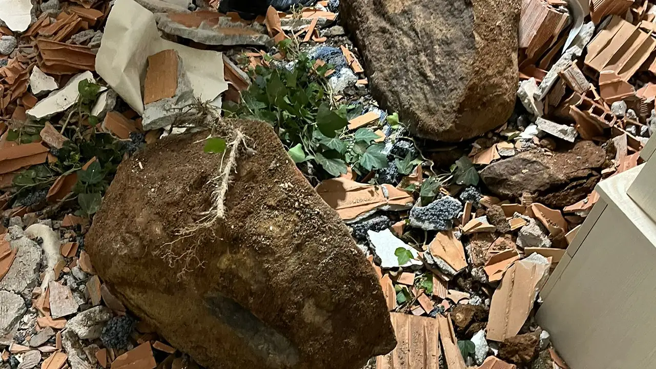 vakfikebirde-heyelan-sonrasi-afad-incelemesiyle-6-katli-bina-tahliye-edildi