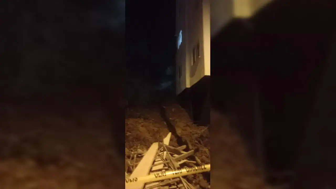 vakfikebirde-toprak-kaymasi-6-katli-bina-tahliye-edildi