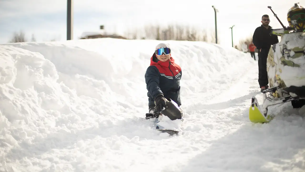 rizede-iki-bacagini-kaybetti-karadeniz-zirvelerinde-snowboard-yapiyor