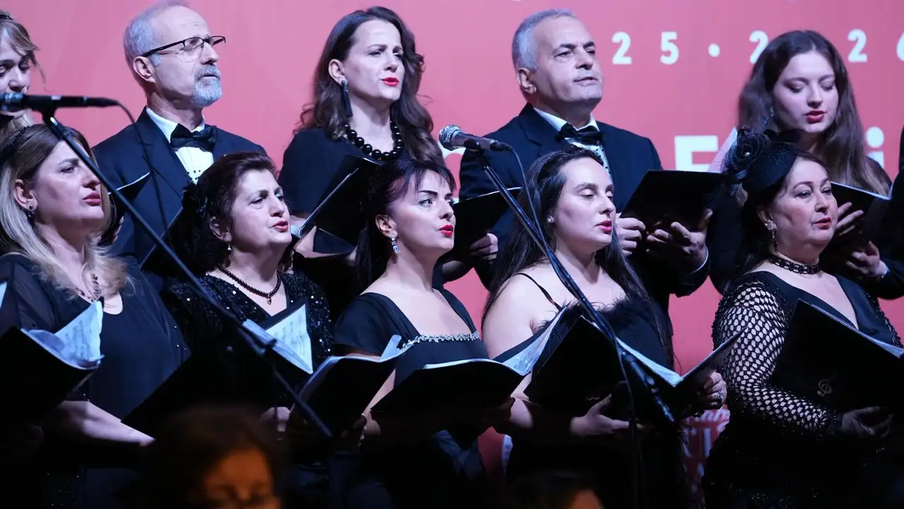 turk-sanat-muzigi-trabzonda-kulaklarin-pasini-sildi