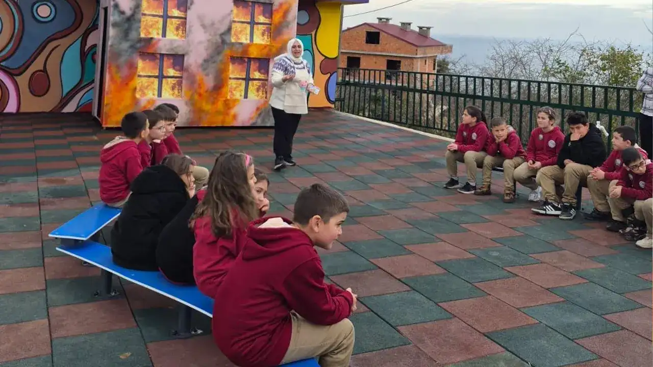 cilekli-dusler-koyu-cocuklarla-doldu-kisa-surede-15-okuldan-679-ogrenci-agirlandi