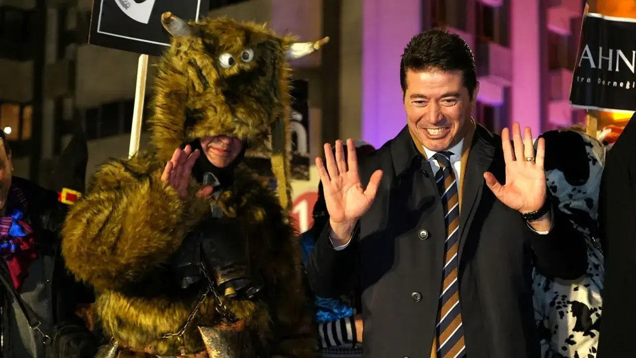 kalandar-gecesi-yeniden-meydanda-ortahisar-belediyesi-gelenekleri-gelecege-tasiyor