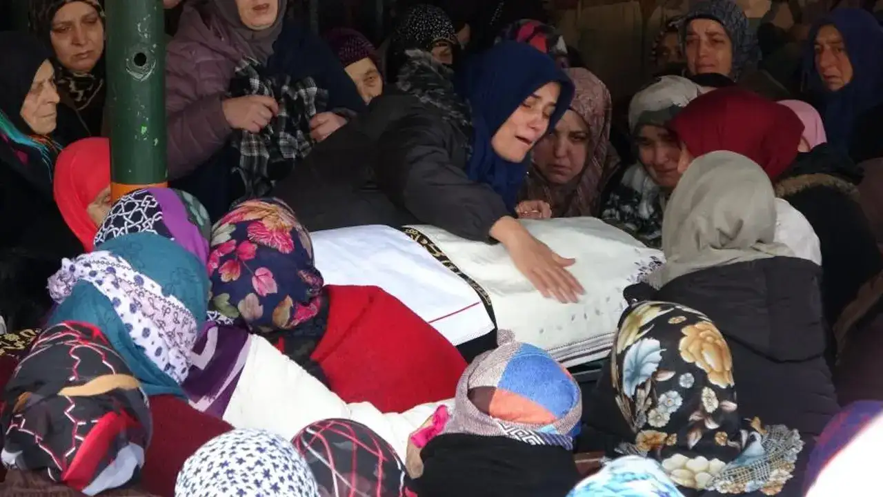 trabzonda-sac-ekimi-sirasinda-fenalasarak-hayatini-kaybetmisti-son-yolculugunu-ugurlandi