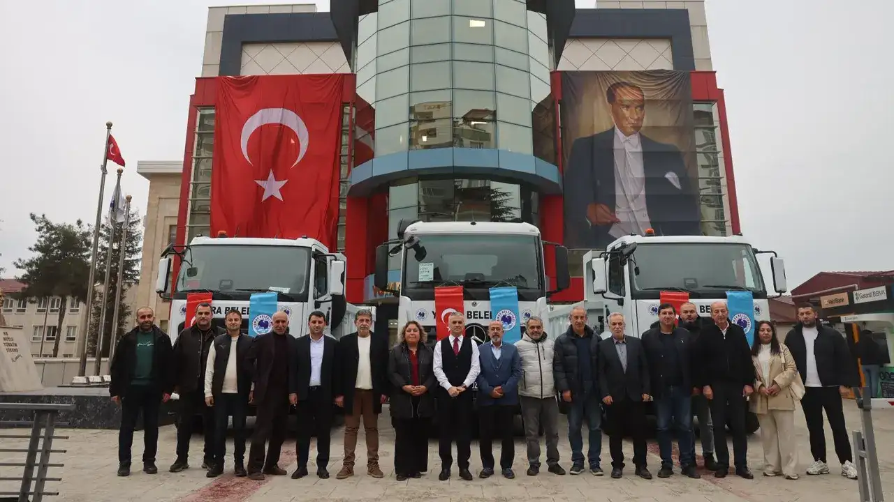 yomra-belediyesi-arac-filosuna-3-yeni-kamyon-daha-ekledi