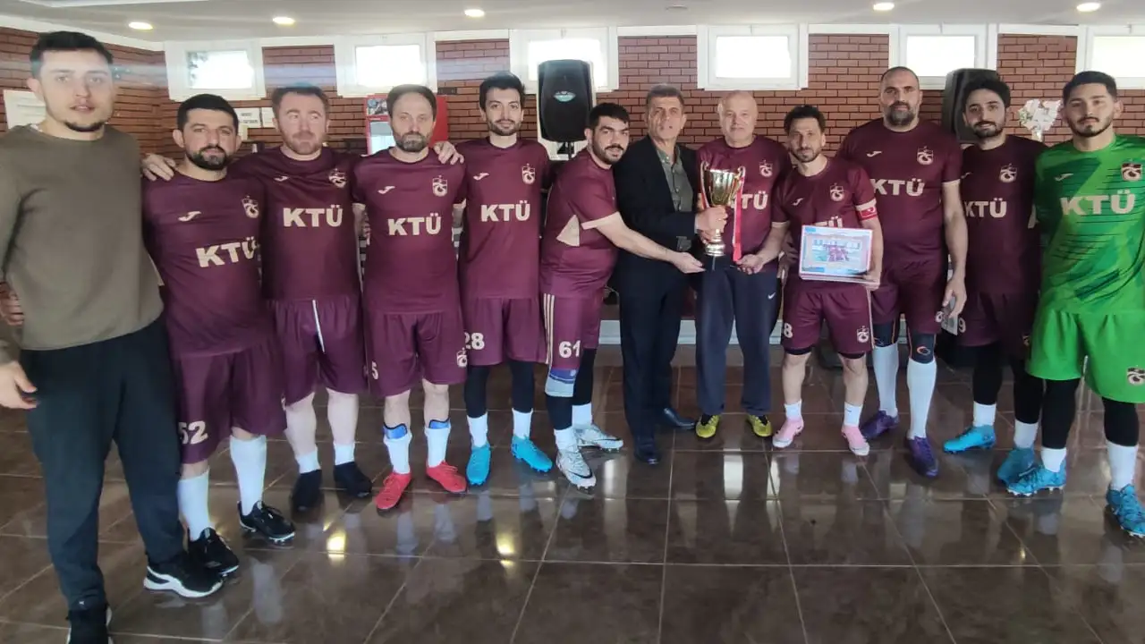 ayhan-sari-atti-ktu-kupaya-uzandi