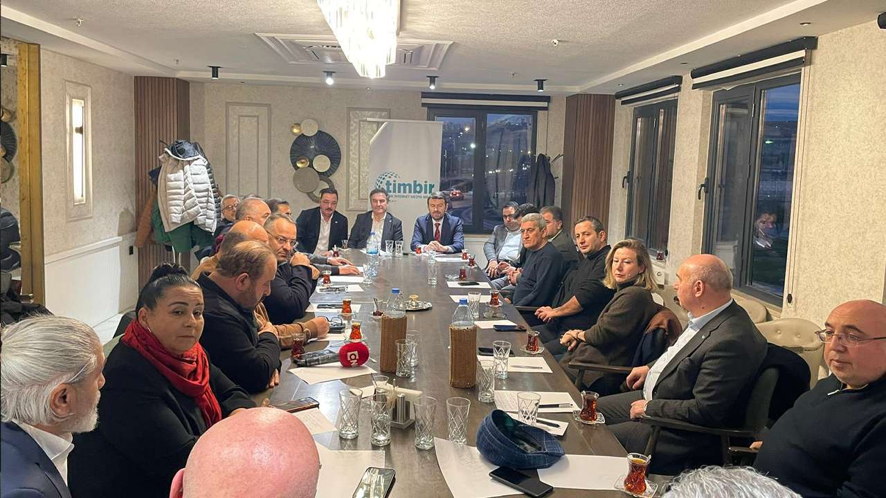 internet-medyasinin-zirvesi-sanliurfada-basin-ilan-kurumu-genel-muduru-katildi