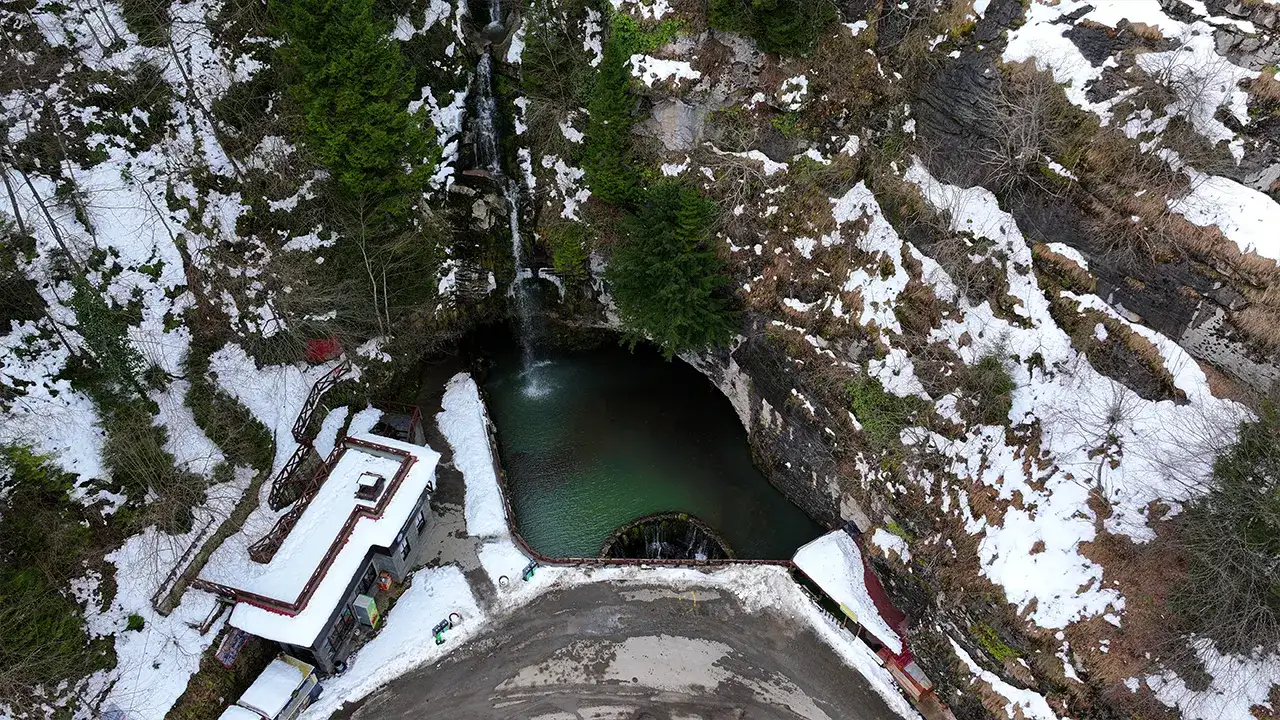 yer-altinin-cazibe-merkezi-cal-magarasinda-yogunluk