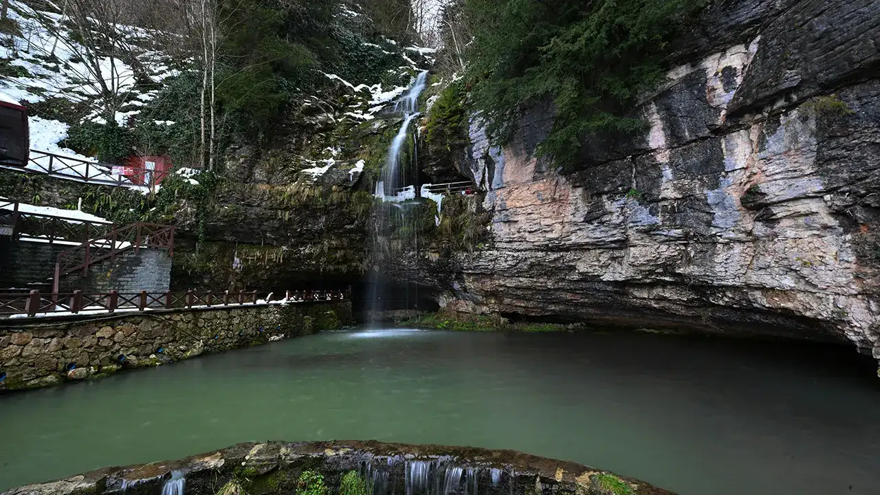 yer-altinin-cazibe-merkezi-cal-magarasinda-yogunluk